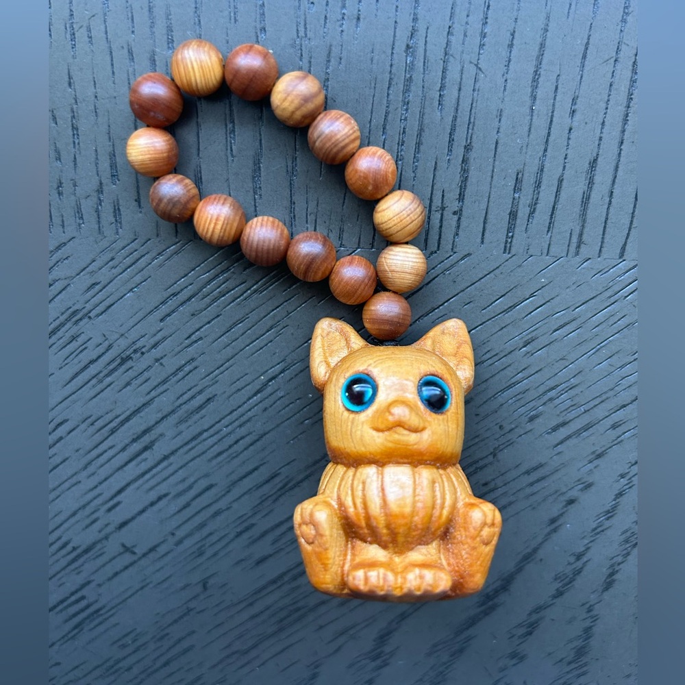 (ONE) Sandalwood keychain - Picture 2 of 4